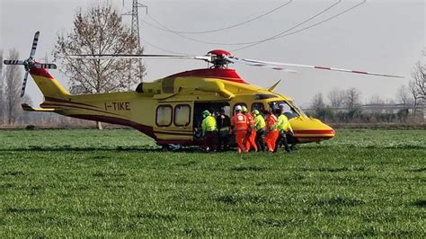 Si dà fuoco nei campi di Pompiano, uomo gravissimo al Civile